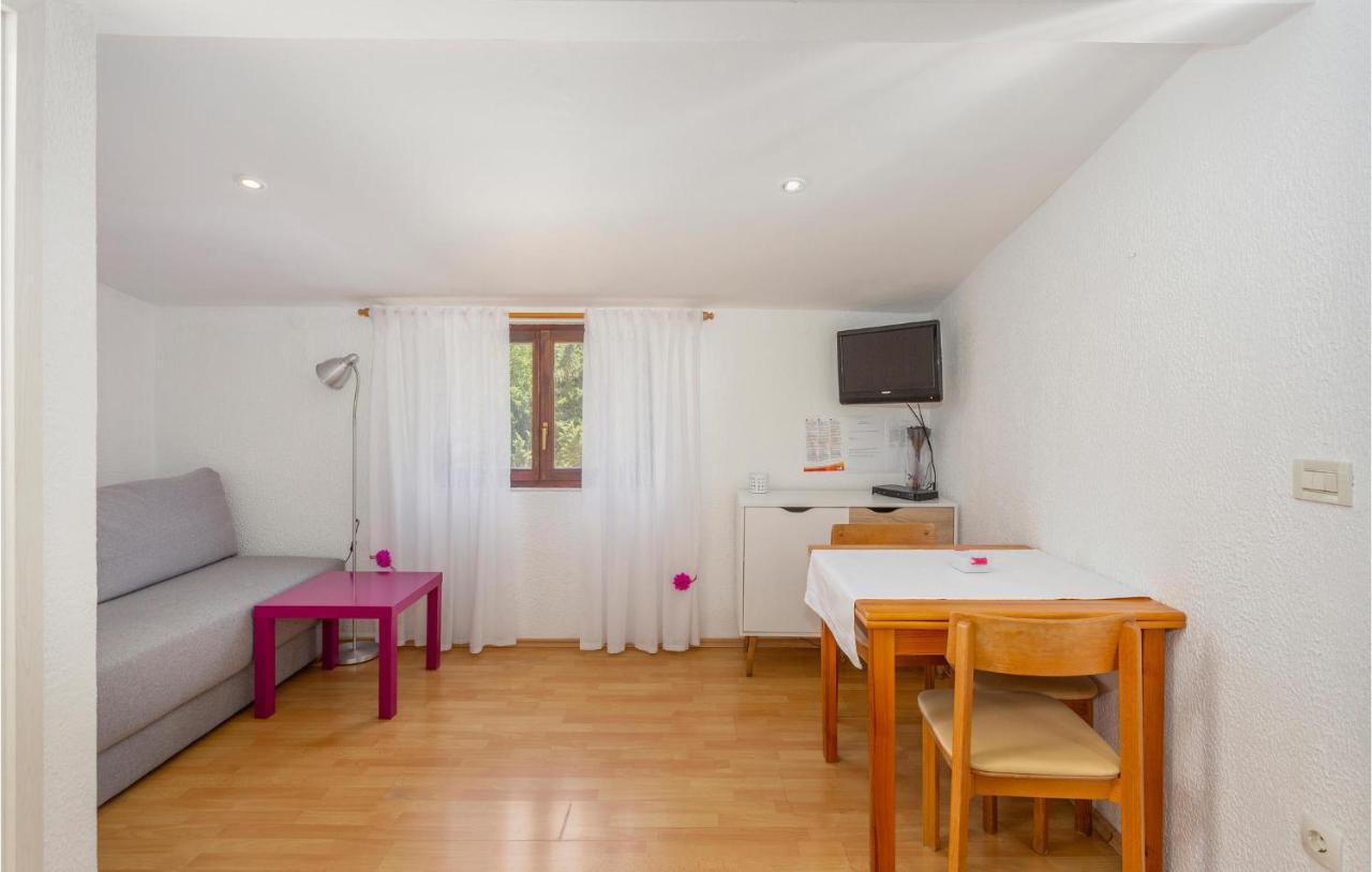 Beautiful Apartment In Omisalj With Kitchen Dış mekan fotoğraf